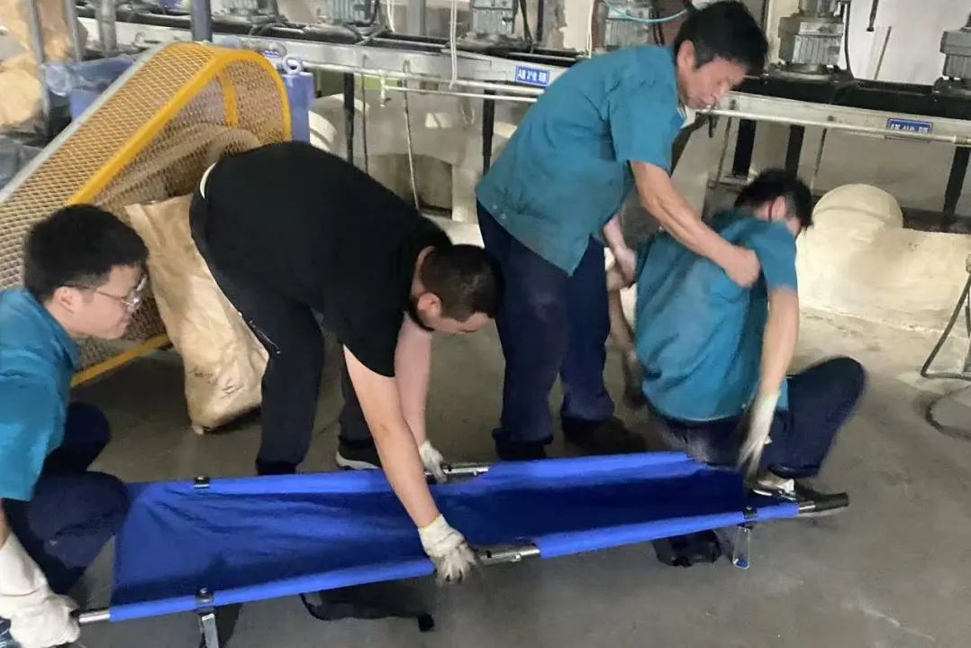 Changshu поліэстэр праводзіць аварыйнае выратаванне для цеплавога ўдару, выкліканую высокай тэмпературай